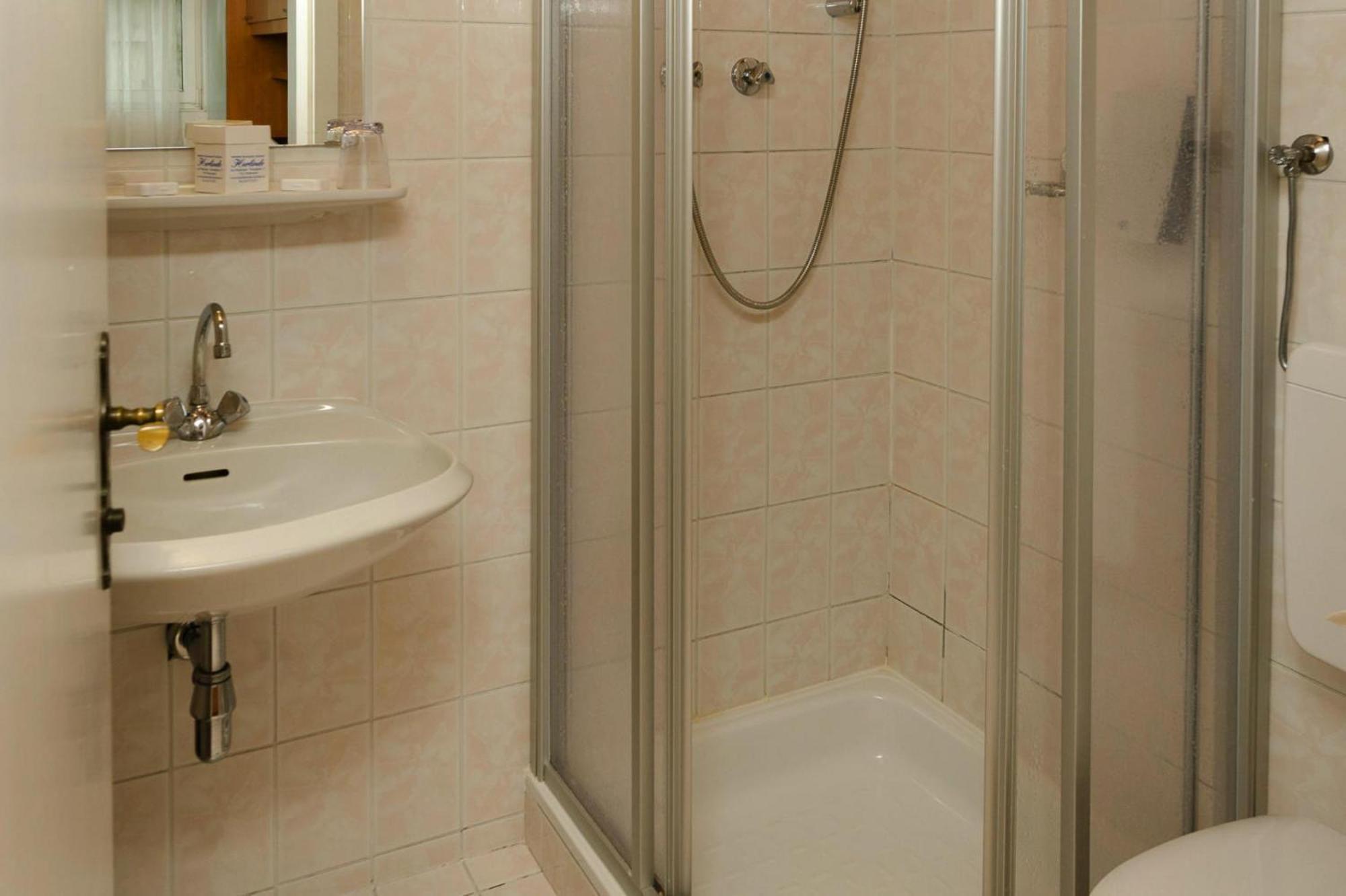 Apartment In Podersdorf Am See With A Bicycle Storage Esterno foto