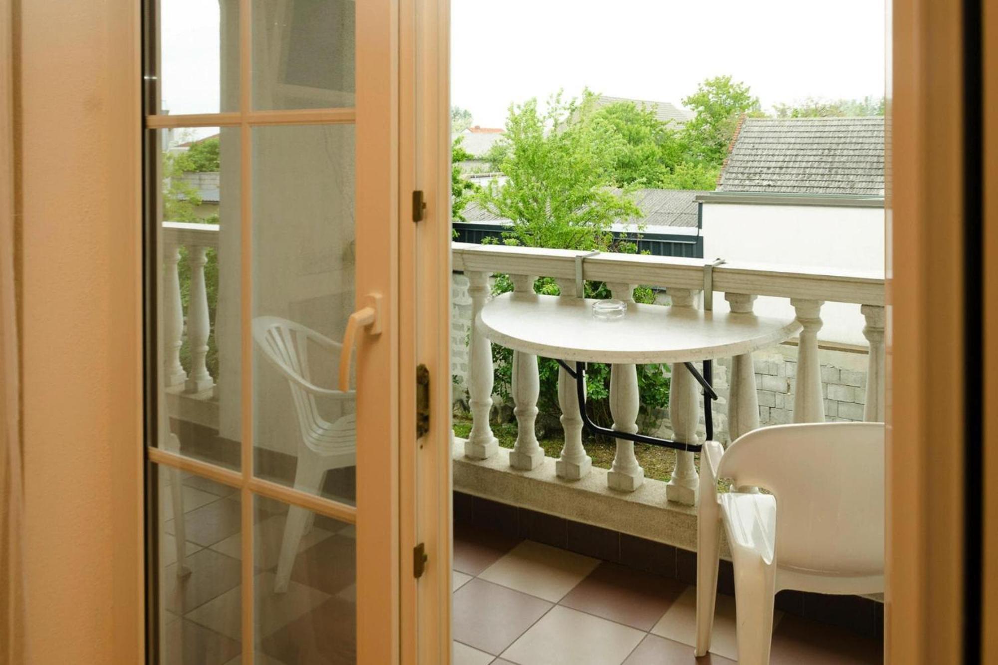 Apartment In Podersdorf Am See With A Bicycle Storage Esterno foto