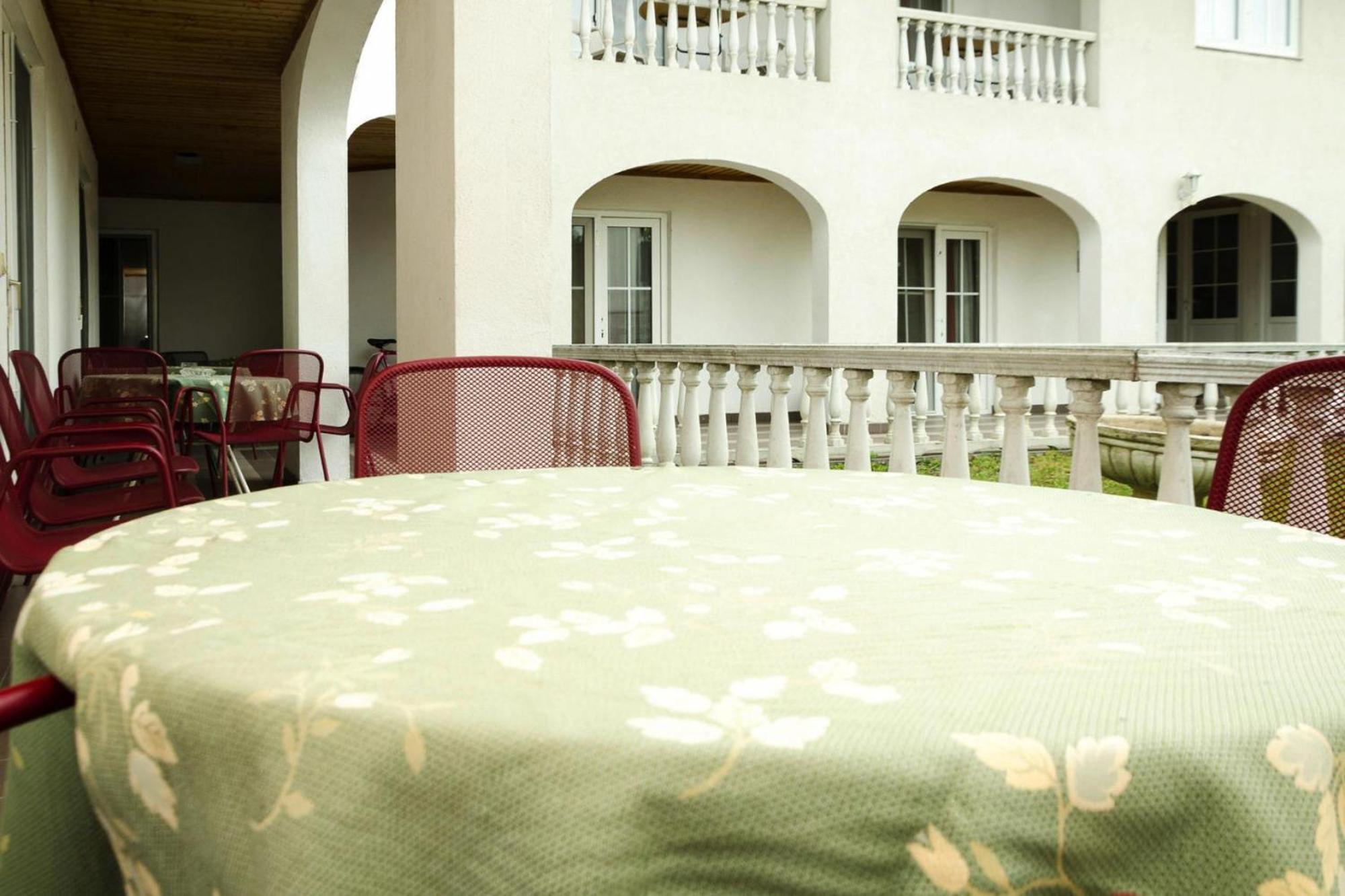 Apartment In Podersdorf Am See With A Bicycle Storage Esterno foto